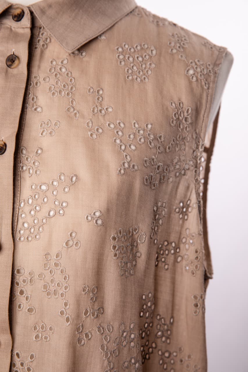 Lafayette 148 New York Eyelet Sleeveless Ramie Blend Button-Front Blouse