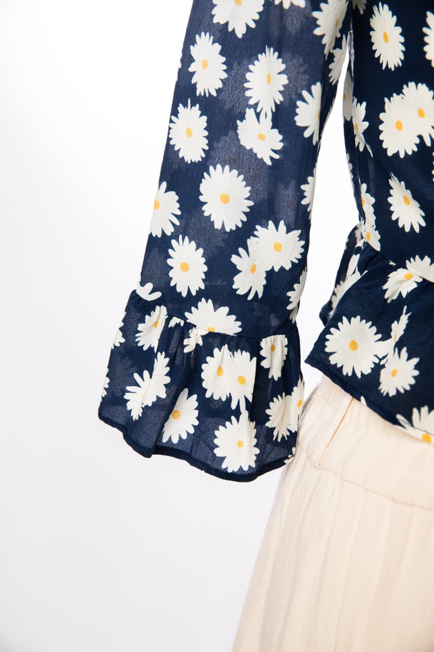 Réalisation Par Navy Daisy Print Silk Ruffle Wrap Blouse
