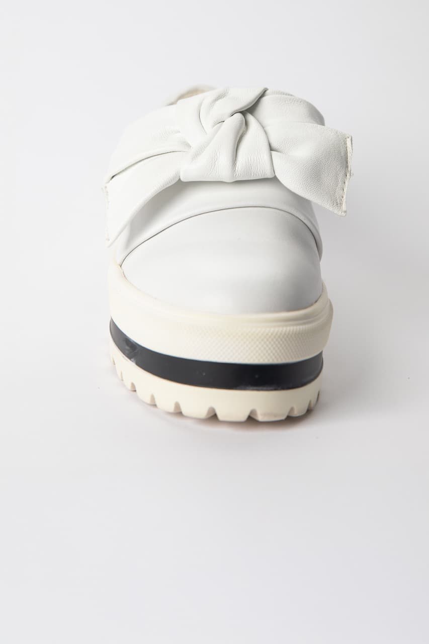 Anne Fontaine White Leather Platform Sneakers with Detachable Bow