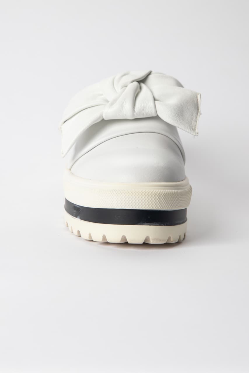 Anne Fontaine White Leather Platform Sneakers with Detachable Bow